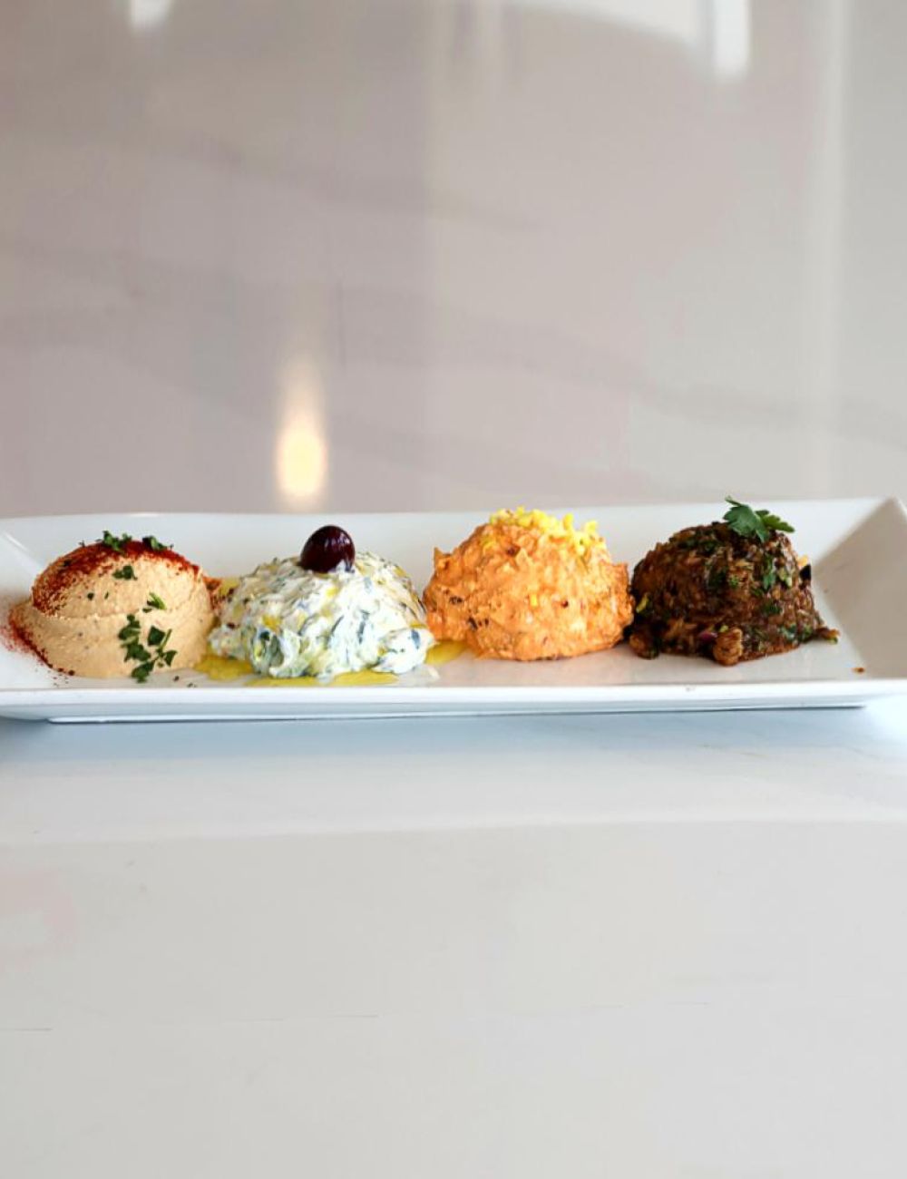 Saltses mini humes tzatziki